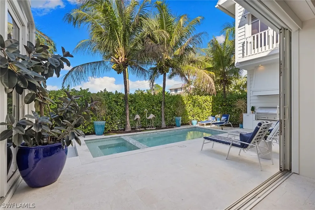 901 10th Avenue S Naples FL 34102