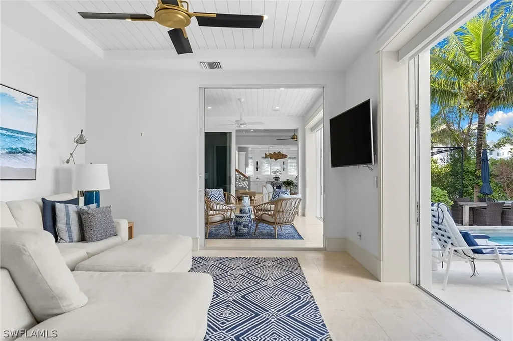 901 10th Avenue S Naples FL 34102