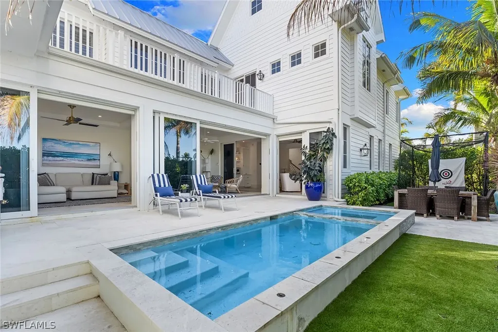 901 10th Avenue S Naples FL 34102