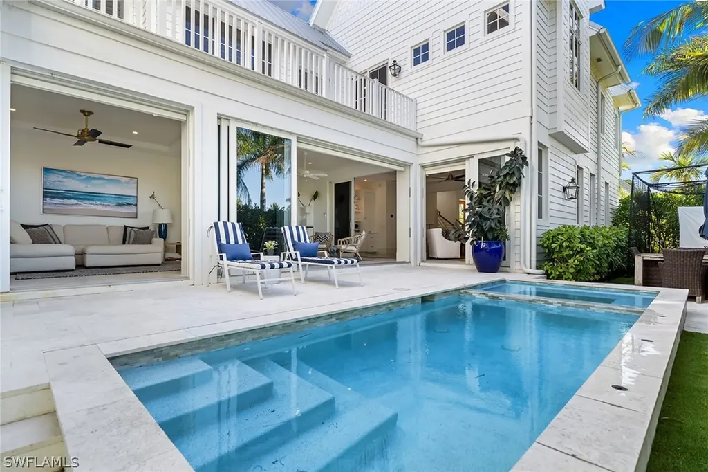 901 10th Avenue S Naples FL 34102