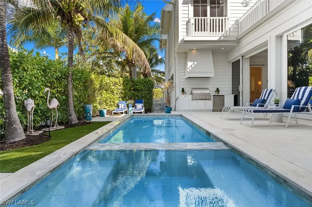 901 10th Avenue S Naples FL 34102