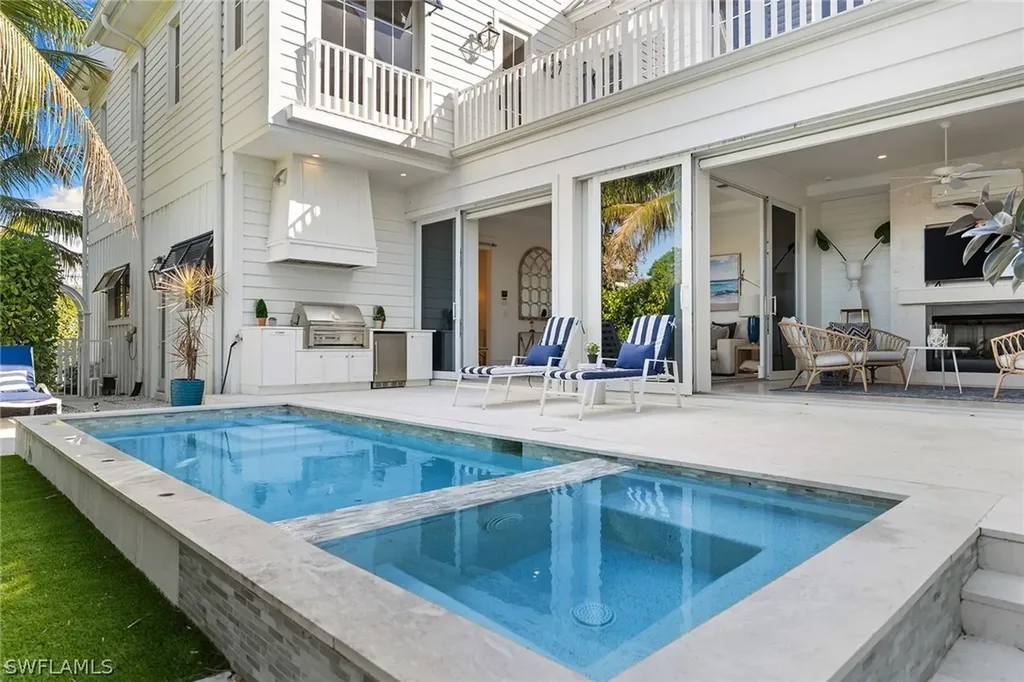 901 10th Avenue S Naples FL 34102