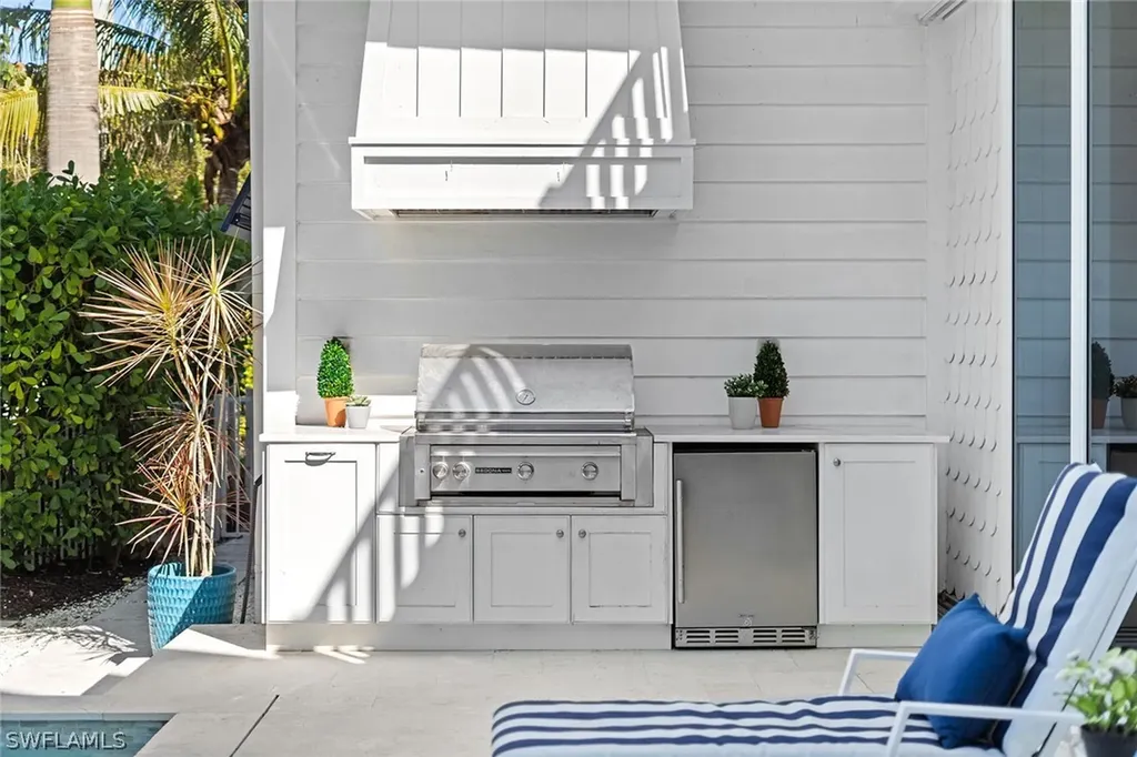 901 10th Avenue S Naples FL 34102
