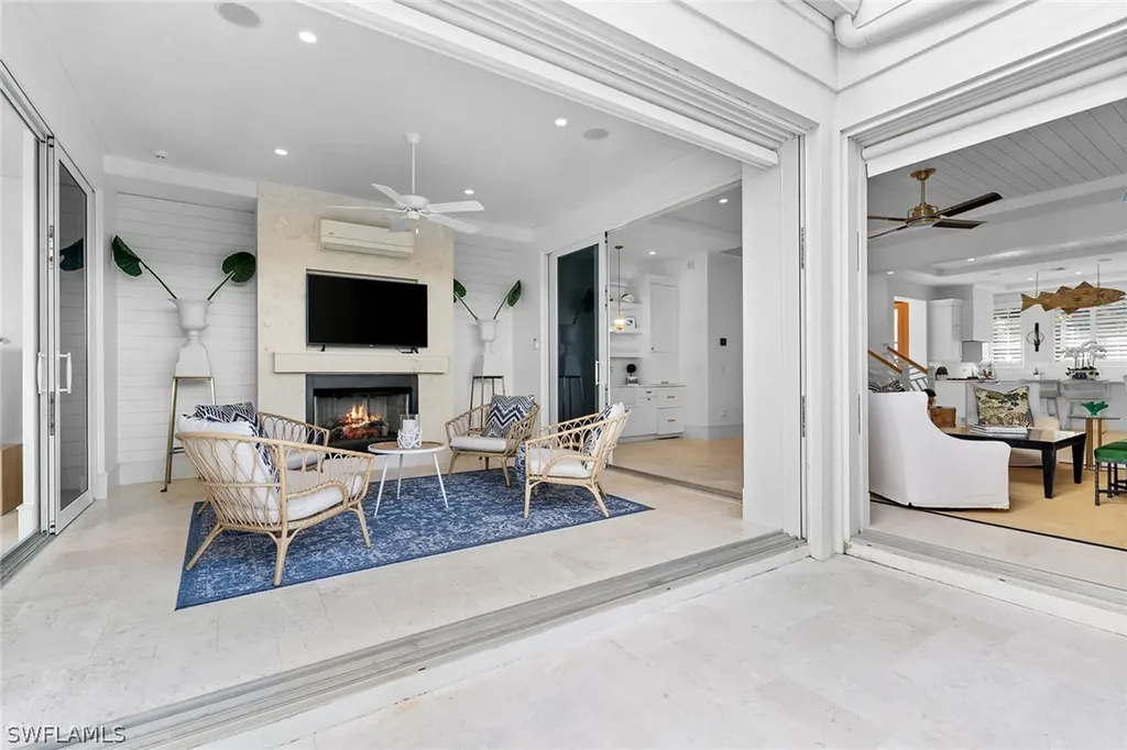 901 10th Avenue S Naples FL 34102