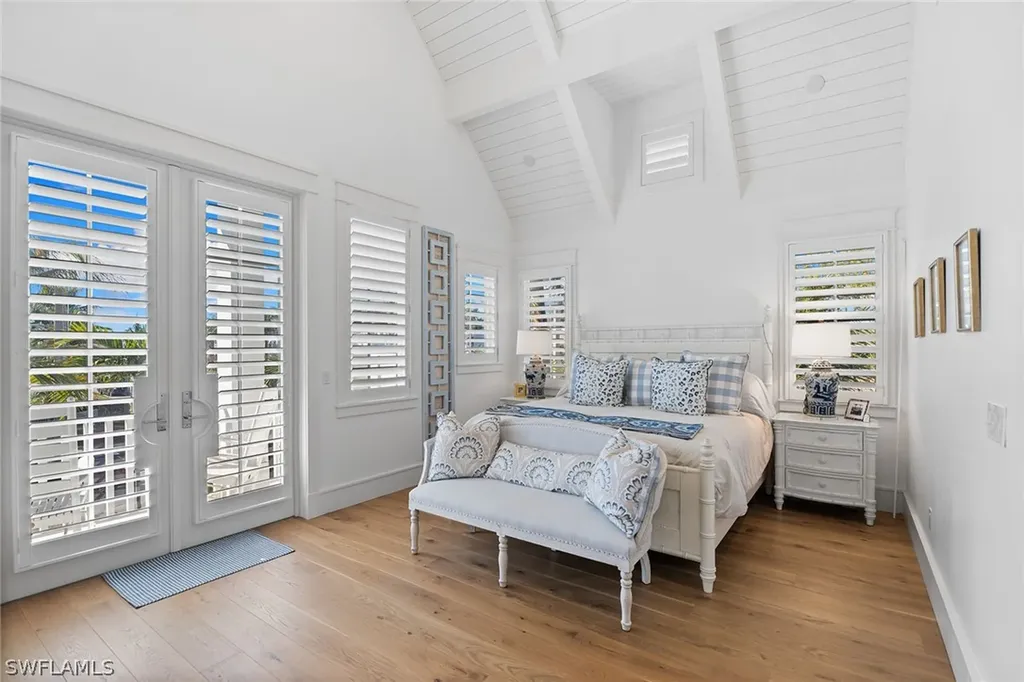 901 10th Avenue S Naples FL 34102