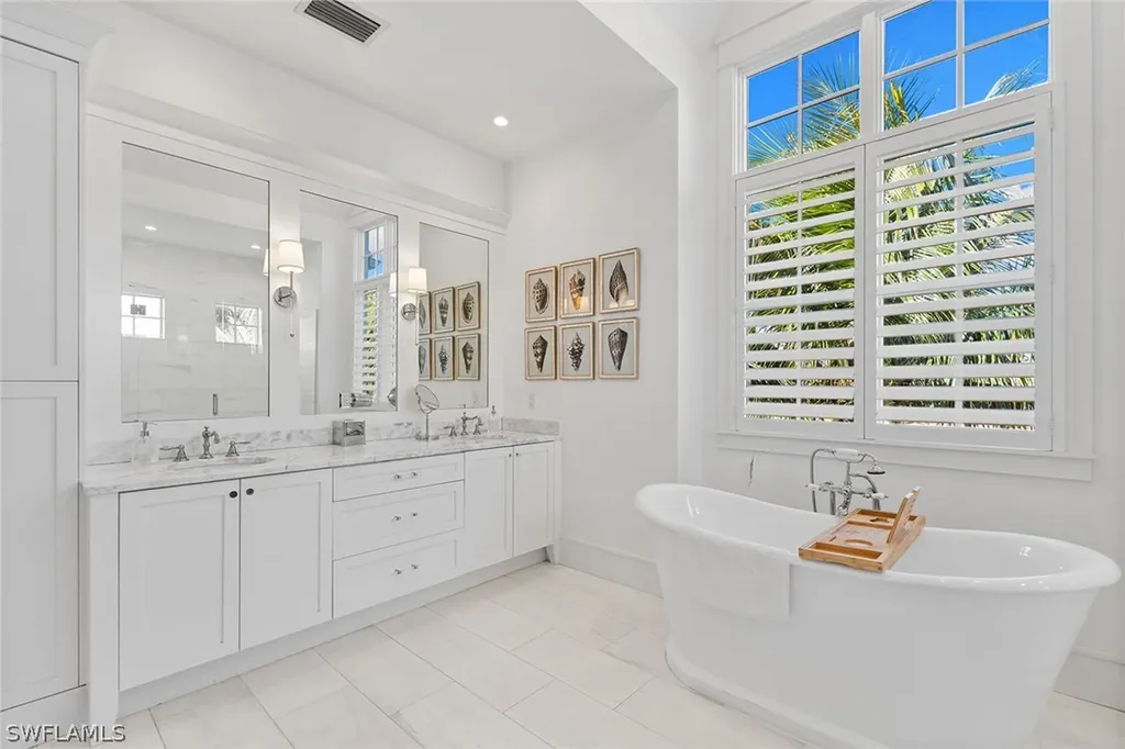 901 10th Avenue S Naples FL 34102