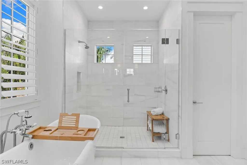 901 10th Avenue S Naples FL 34102