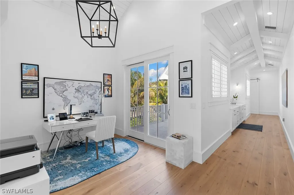 901 10th Avenue S Naples FL 34102