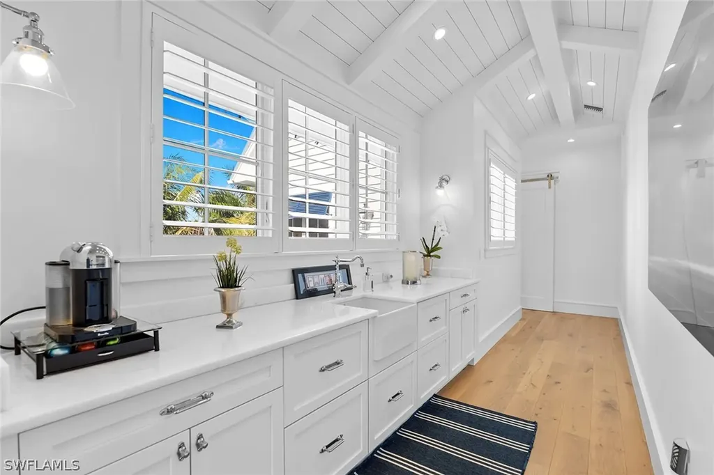 901 10th Avenue S Naples FL 34102
