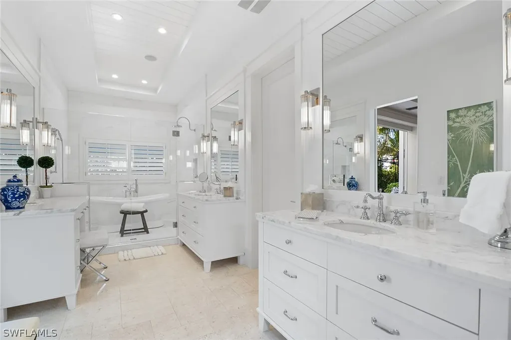 901 10th Avenue S Naples FL 34102