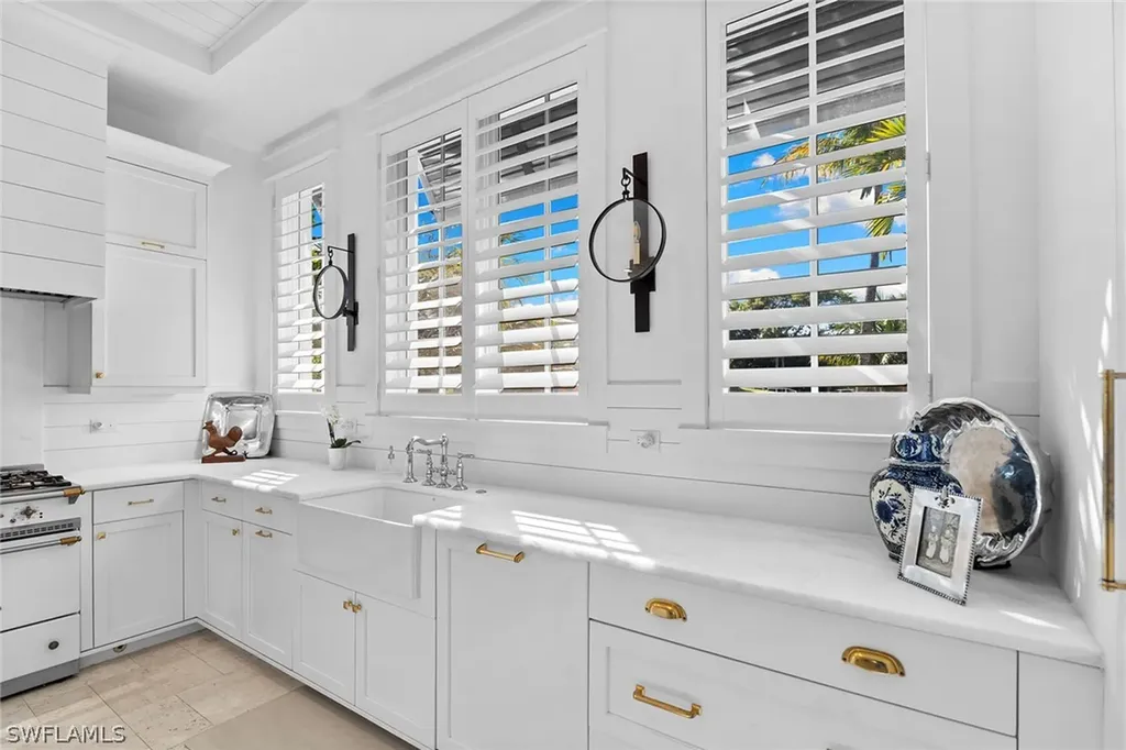 901 10th Avenue S Naples FL 34102