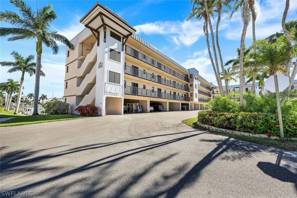 803 River Point Drive Naples FL 34102