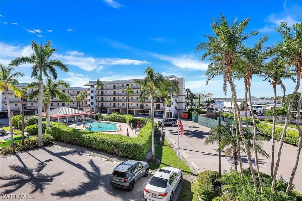 803 River Point Drive Naples FL 34102