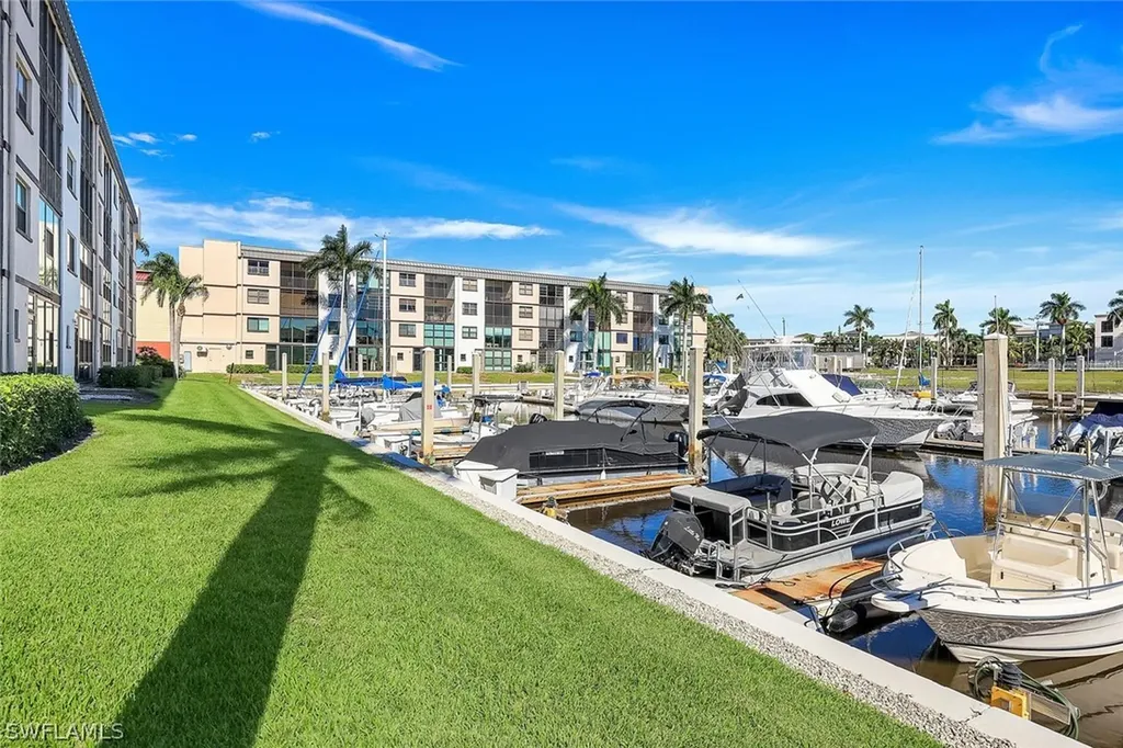 803 River Point Drive Naples FL 34102