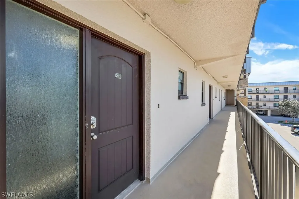803 River Point Drive Naples FL 34102