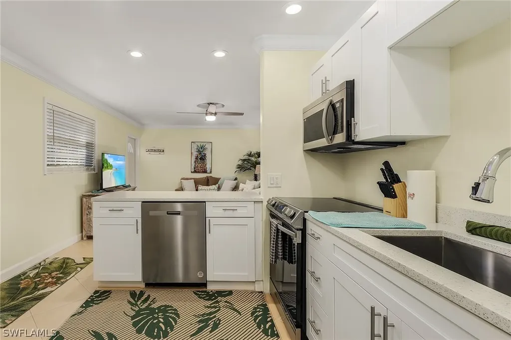1011 11th Street N Naples FL 34102