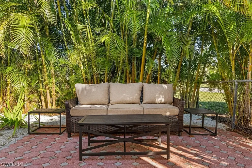 1011 11th Street N Naples FL 34102