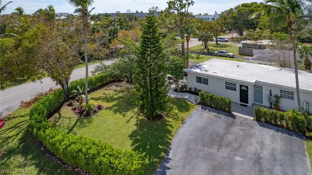 1011 11th Street N Naples FL 34102