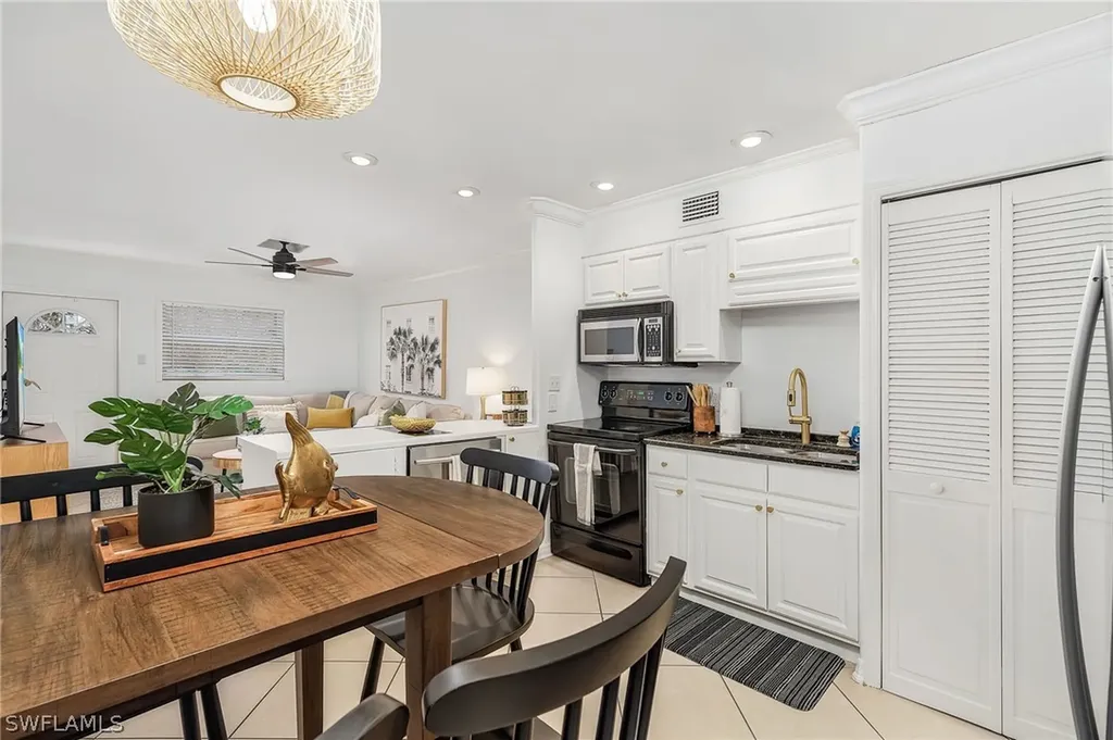 1011 11th Street N Naples FL 34102