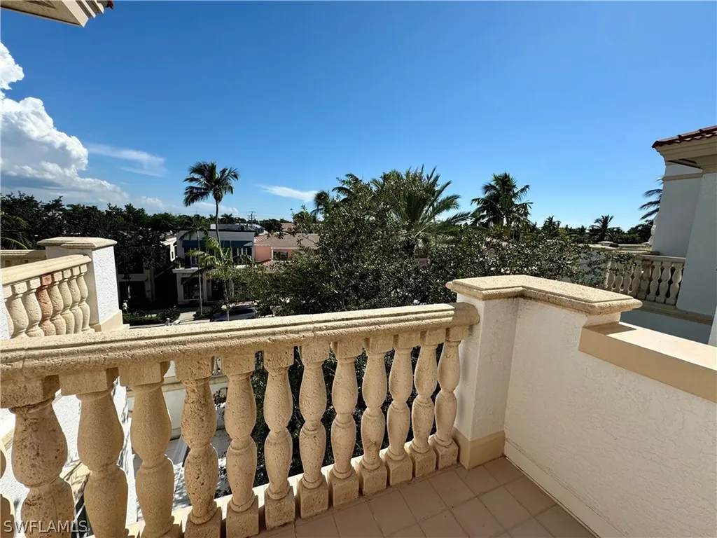 365 5th Avenue S Naples FL 34102