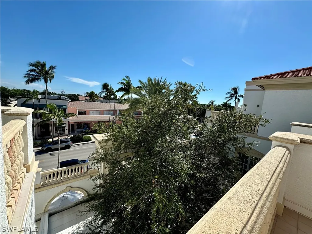 365 5th Avenue S Naples FL 34102