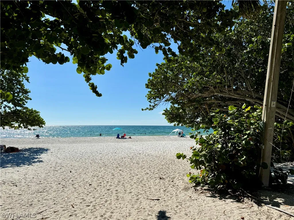 365 5th Avenue S Naples FL 34102
