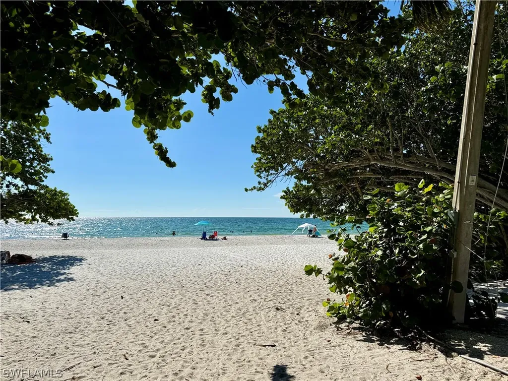 365 5th Avenue S Naples FL 34102