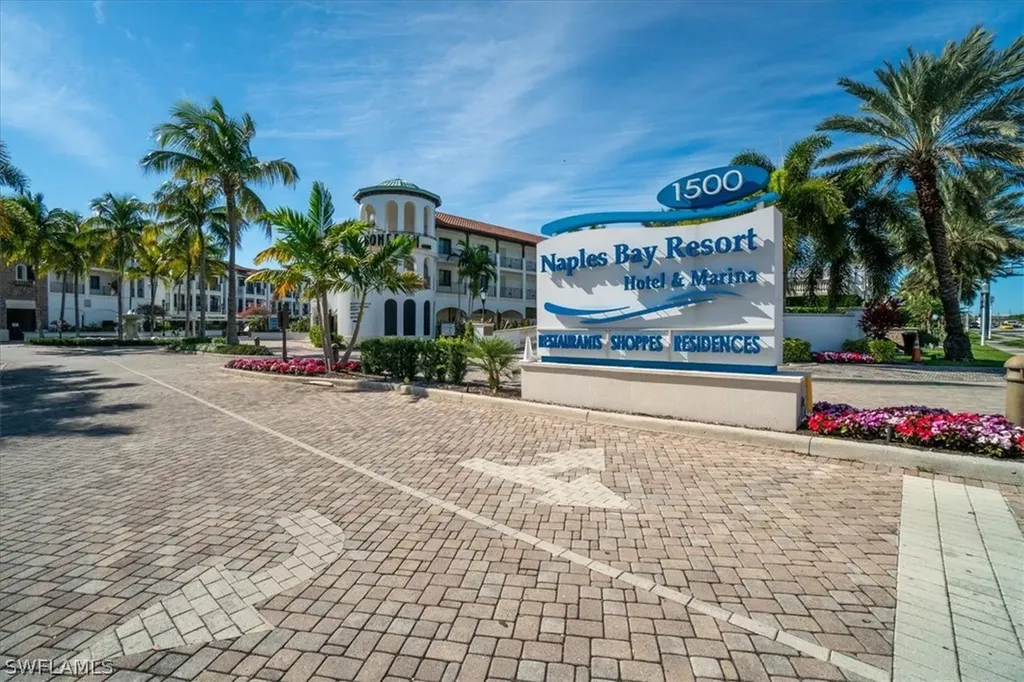 965 Sandpiper Street Naples FL 34102