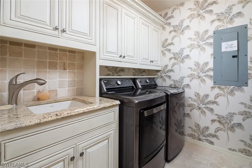 410 Flagship Naples FL 34108