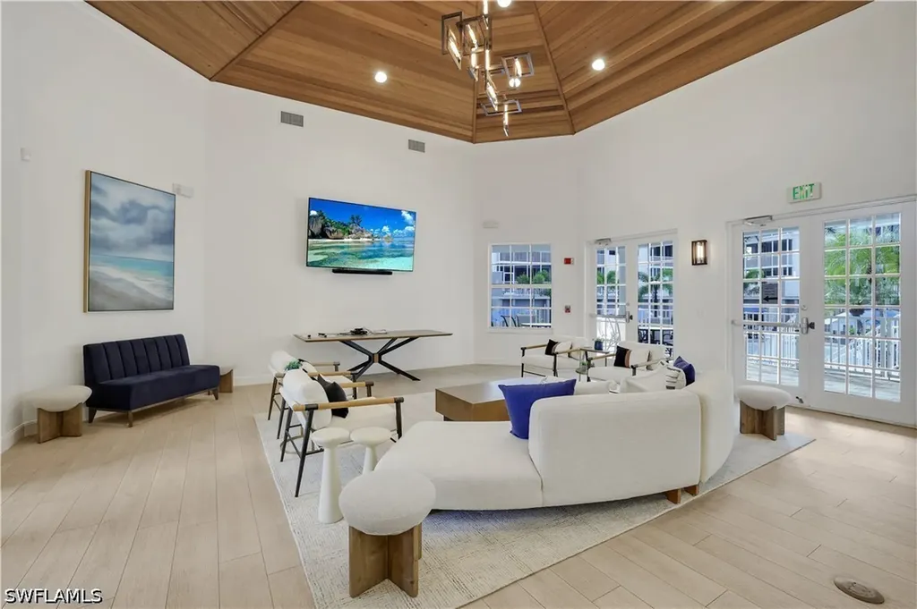 410 Flagship Naples FL 34108