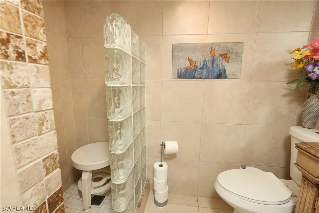 37 High Point Circle E Naples FL 34103