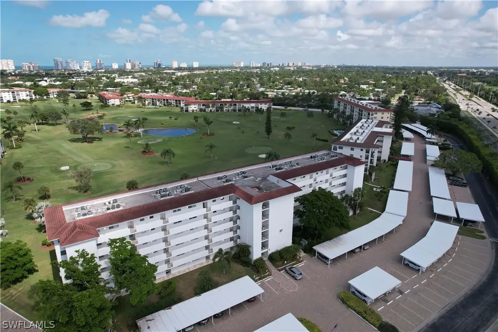 37 High Point Circle E Naples FL 34103