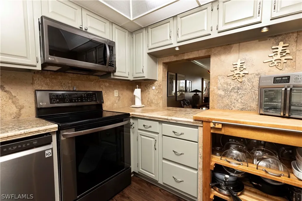 37 High Point Circle E Naples FL 34103