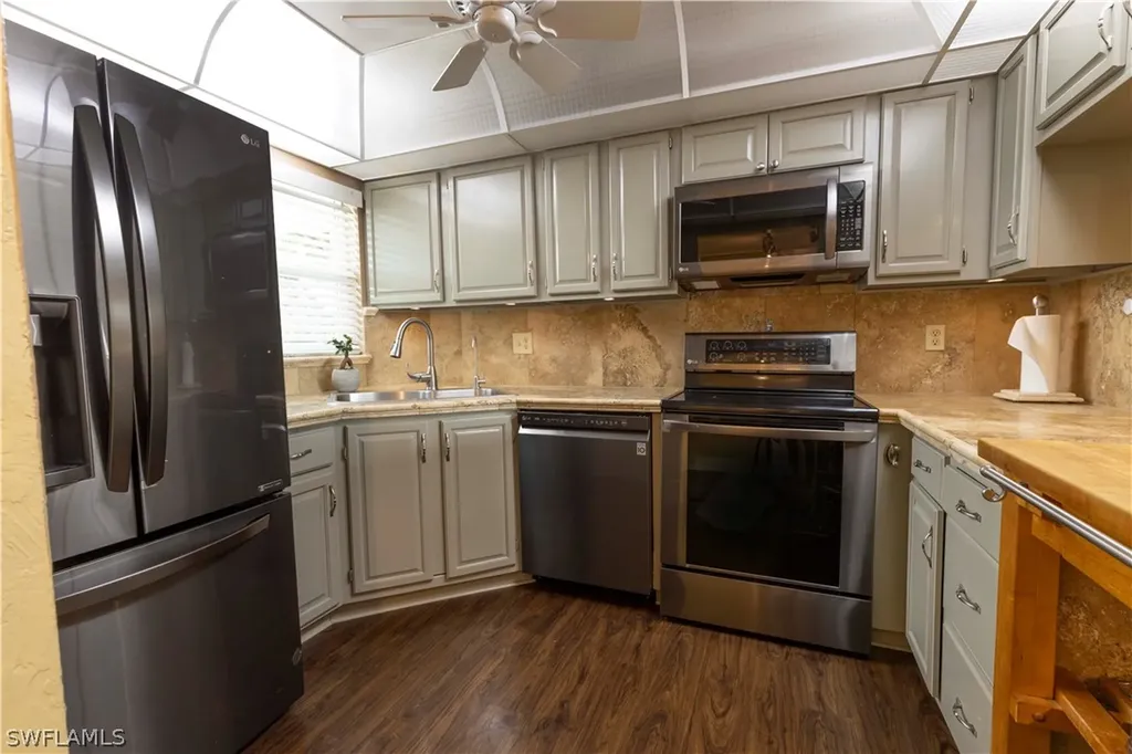 37 High Point Circle E Naples FL 34103