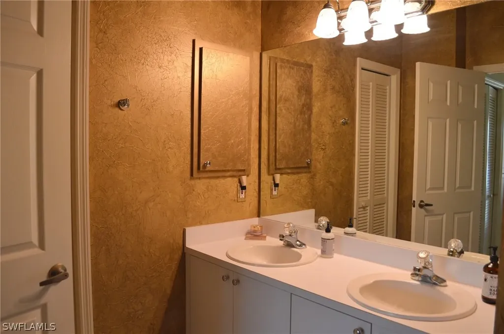 8055 Tiger Cove Naples FL 34113
