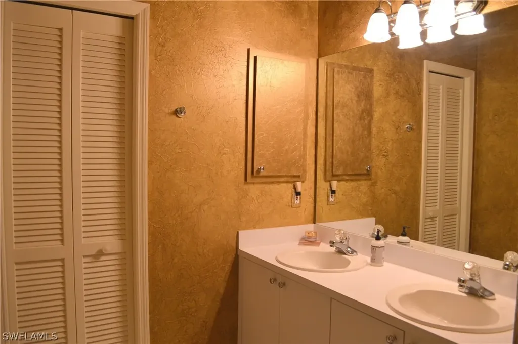 8055 Tiger Cove Naples FL 34113