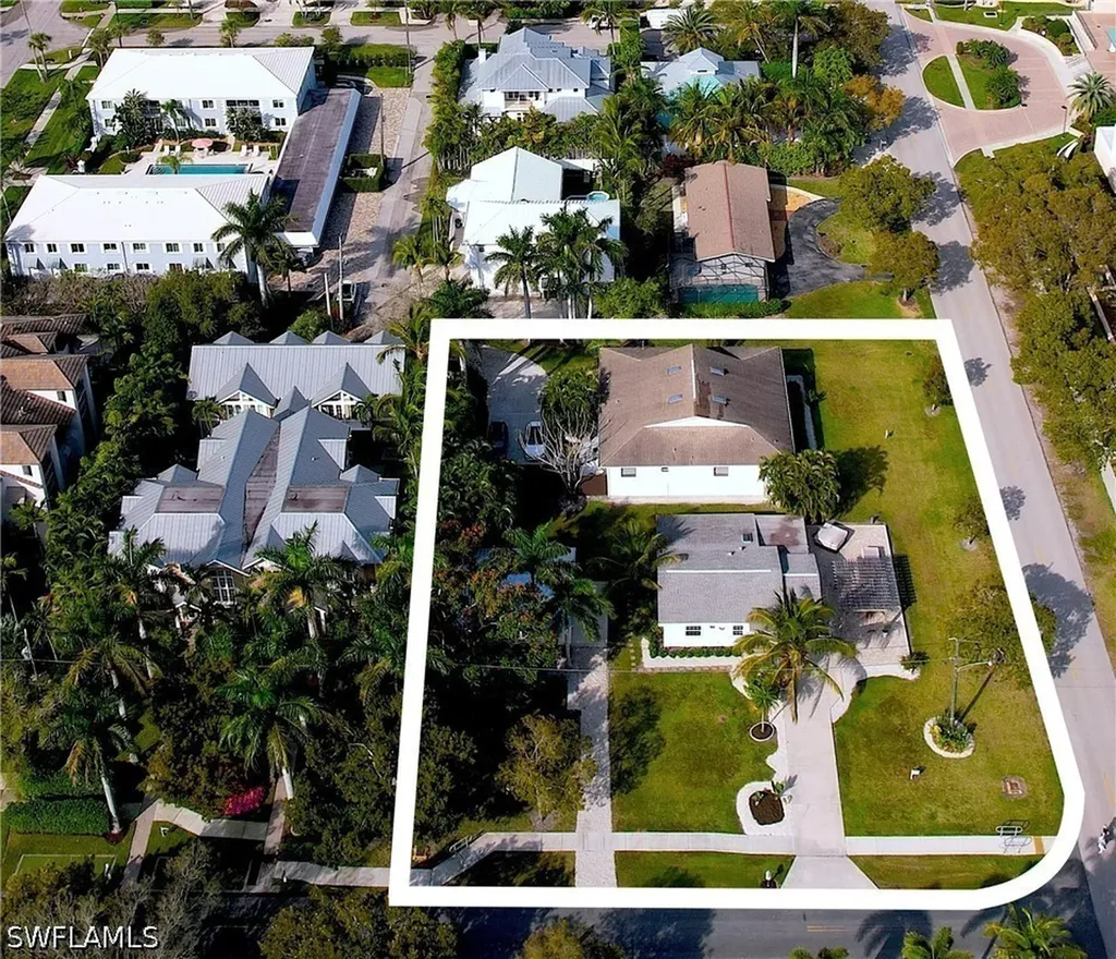 560 9th Avenue S Naples FL 34102