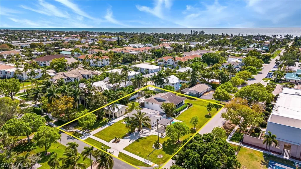560 9th Avenue S Naples FL 34102