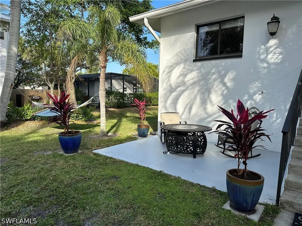 560 9th Avenue S Naples FL 34102