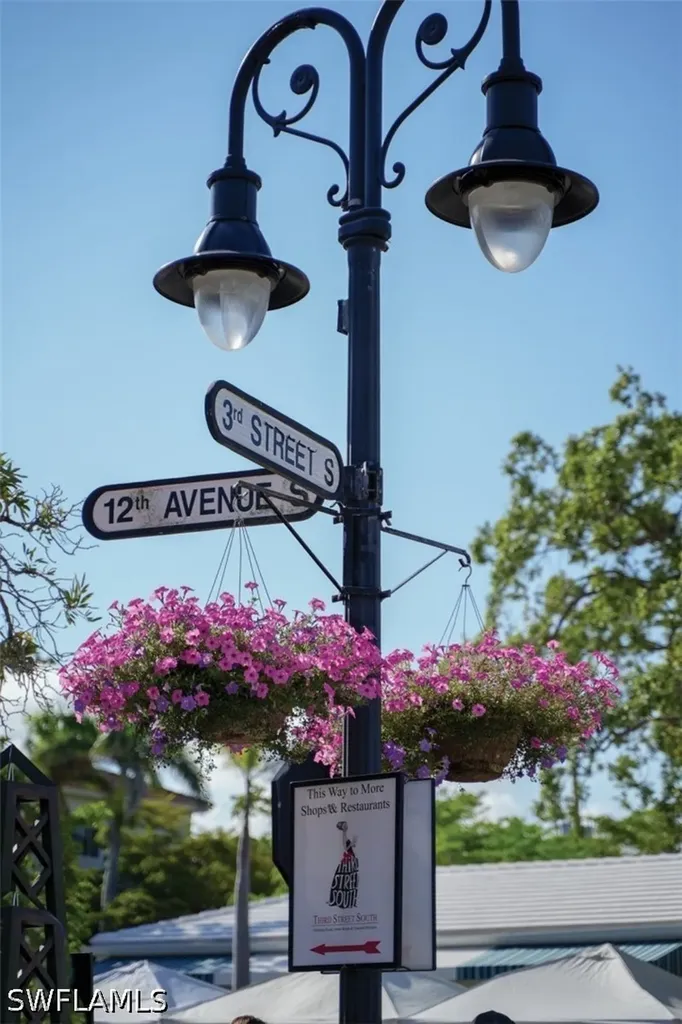 560 9th Avenue S Naples FL 34102