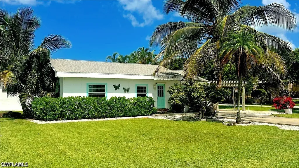 560 9th Avenue S Naples FL 34102