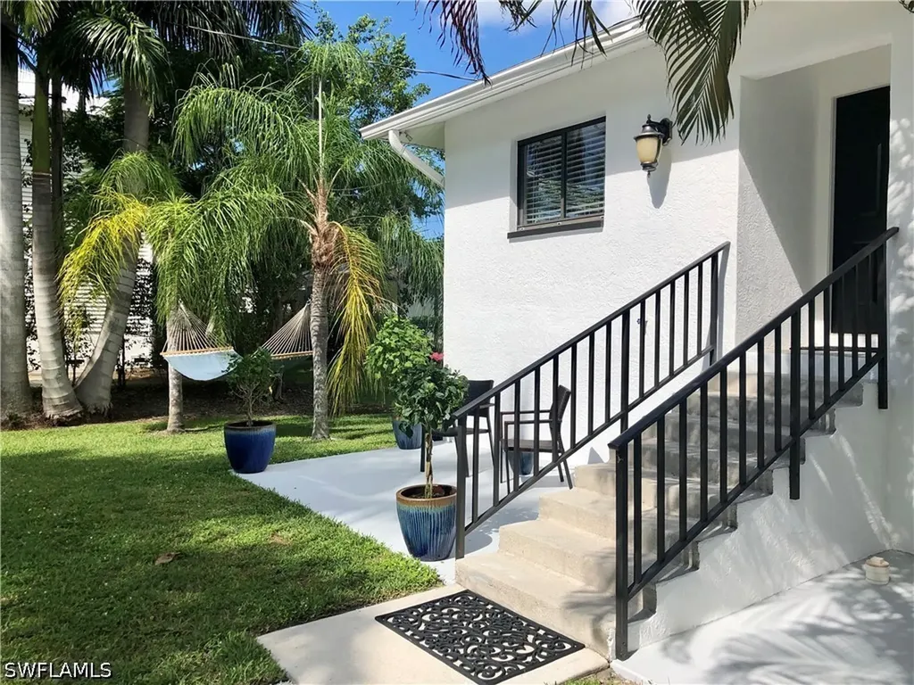 560 9th Avenue S Naples FL 34102