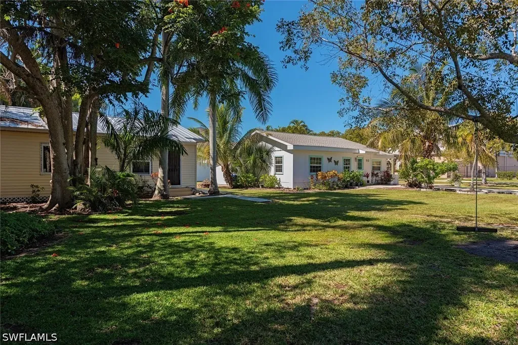 560 9th Avenue S Naples FL 34102
