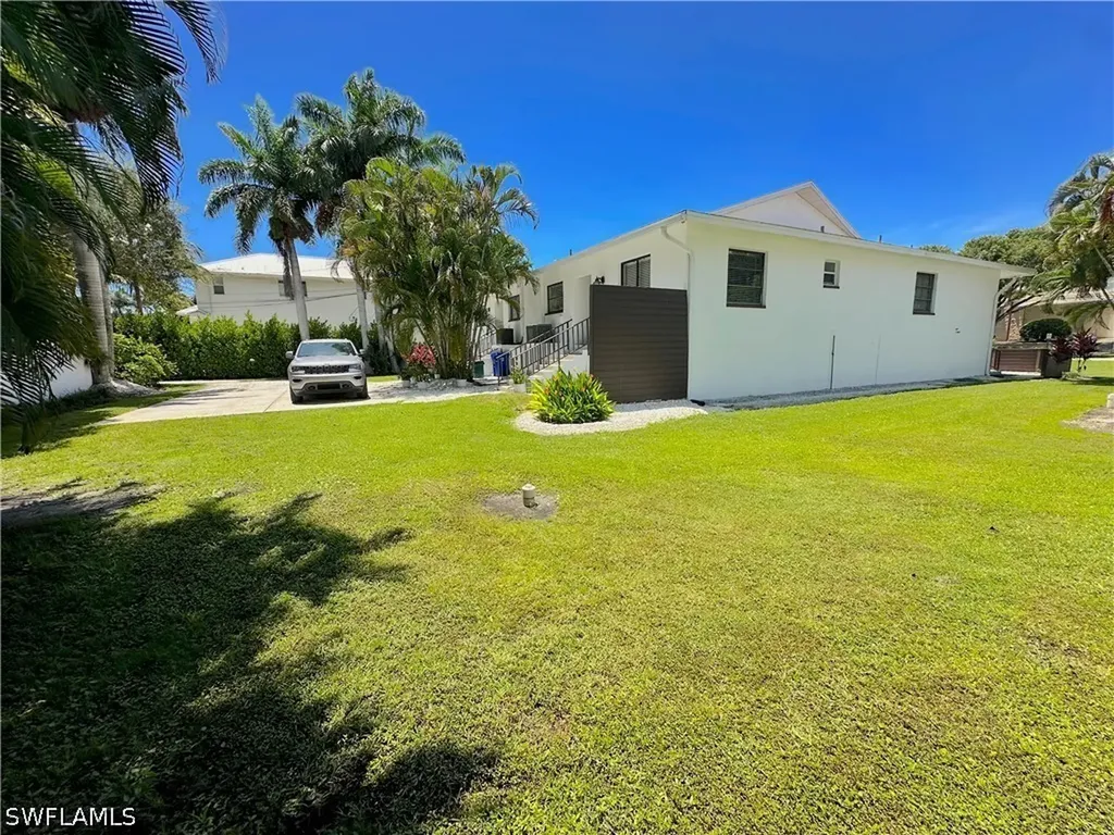 560 9th Avenue S Naples FL 34102