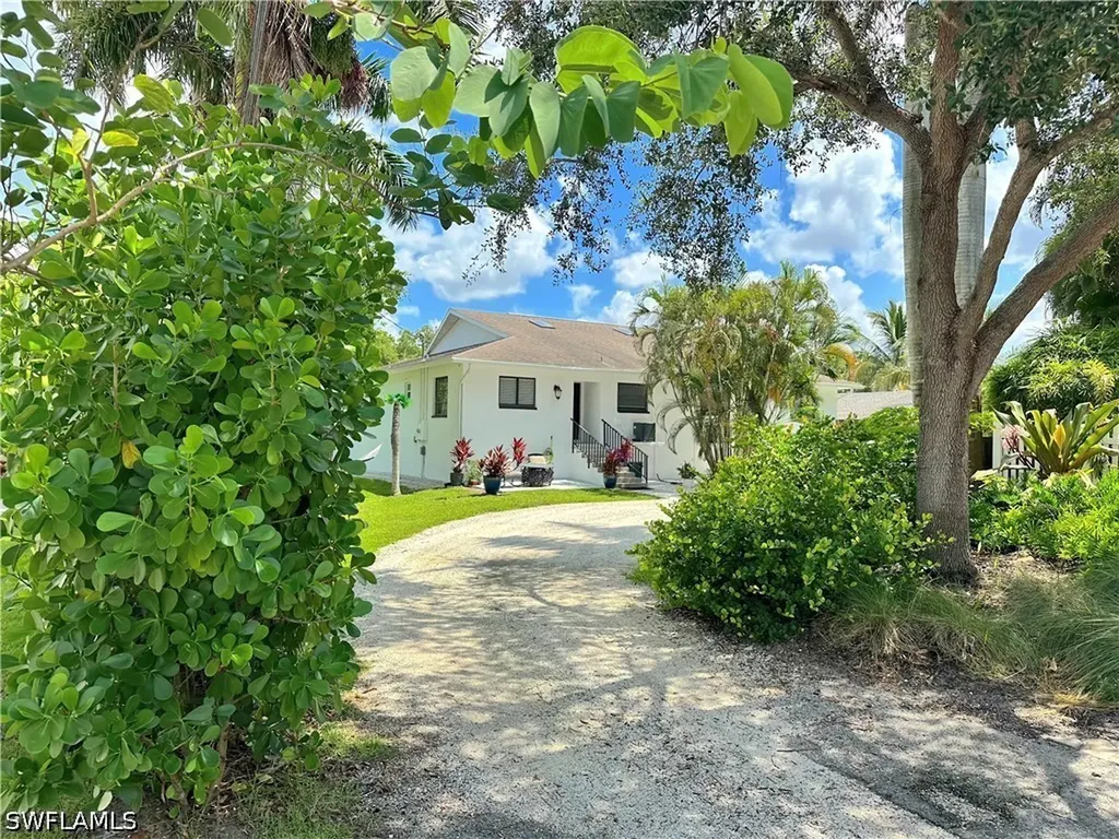 560 9th Avenue S Naples FL 34102