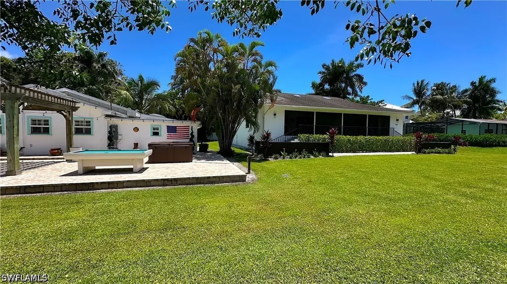 560 9th Avenue S Naples FL 34102