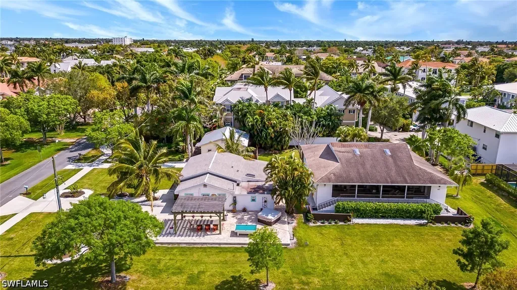 560 9th Avenue S Naples FL 34102