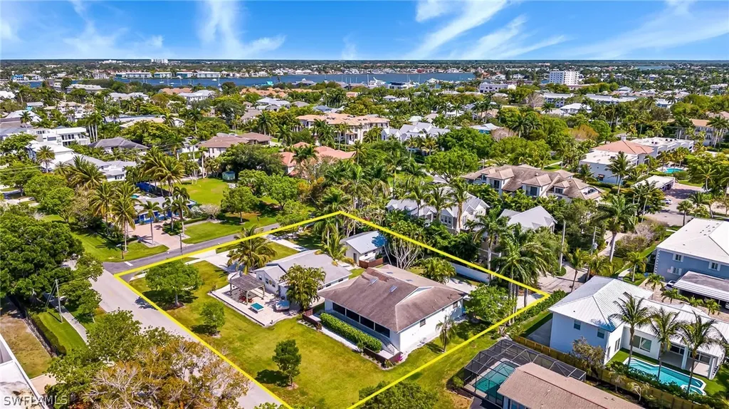 560 9th Avenue S Naples FL 34102