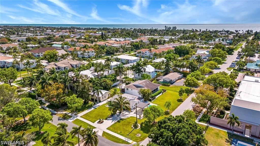 560 9th Avenue S Naples FL 34102