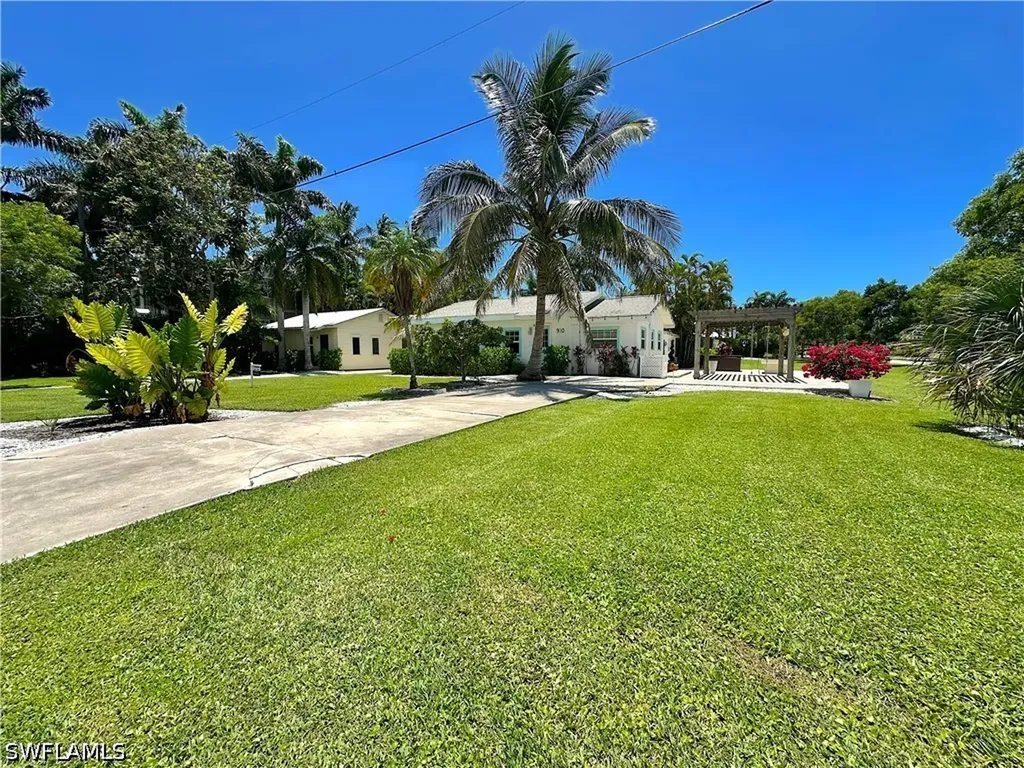 560 9th Avenue S Naples FL 34102